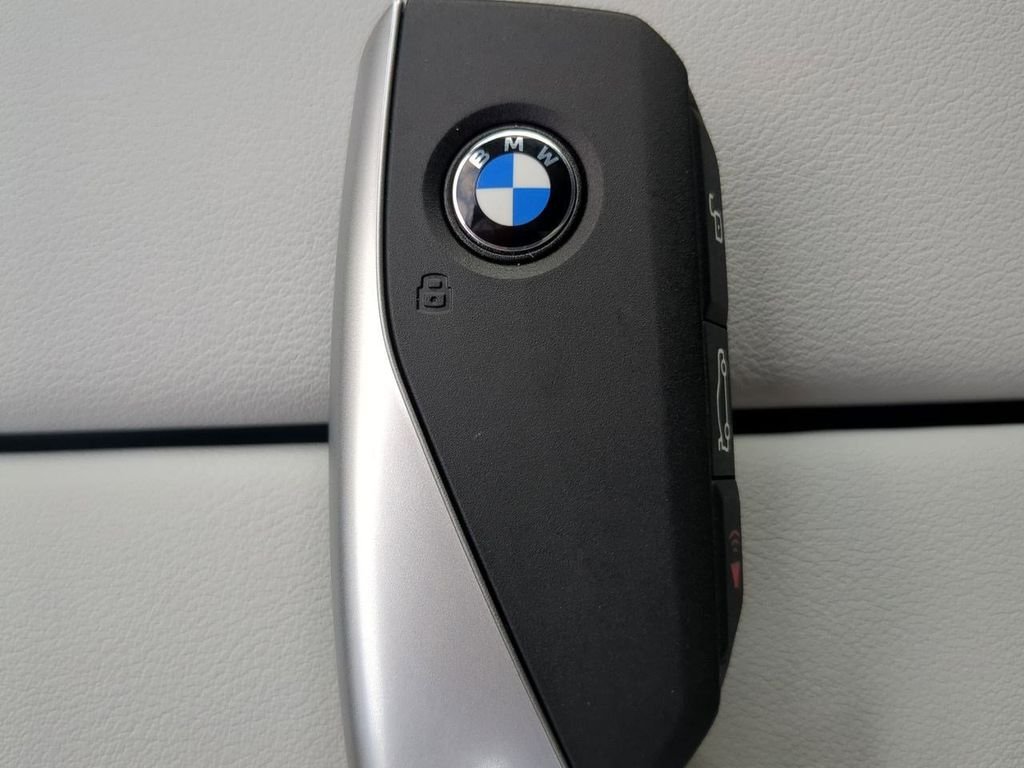 New 2026 Alpine White BMW xDrive40i image 30