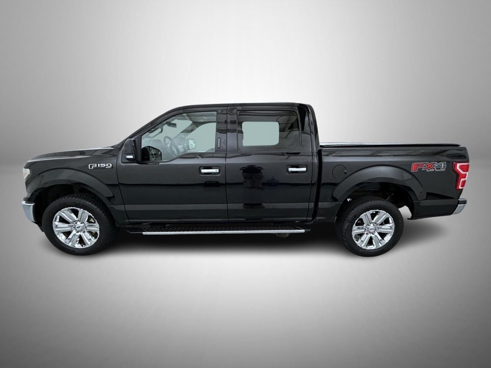 Used 2018 Shadow Black Ford XLT image 8