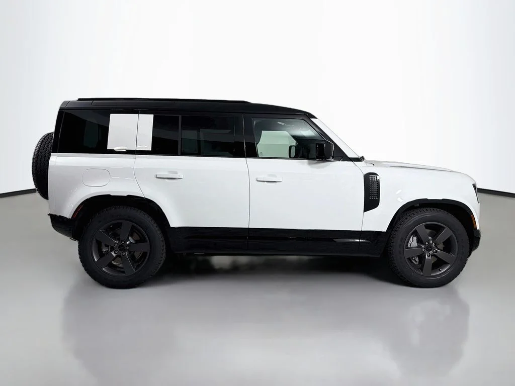 New 2026 Fuji White Land Rover X-Dynamic SE image 4