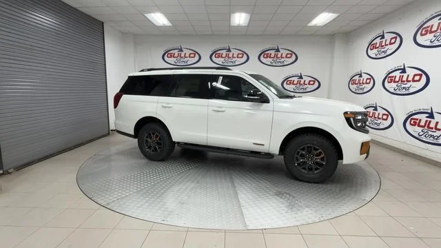 New 2027 Star White Metallic Tri-Coat Ford Tremor image 4