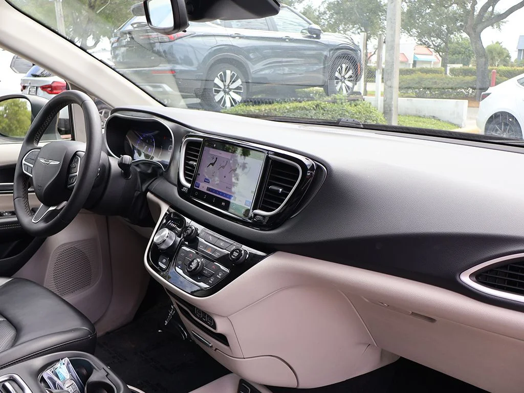 Used 2023 Black Chrysler Touring L image 24