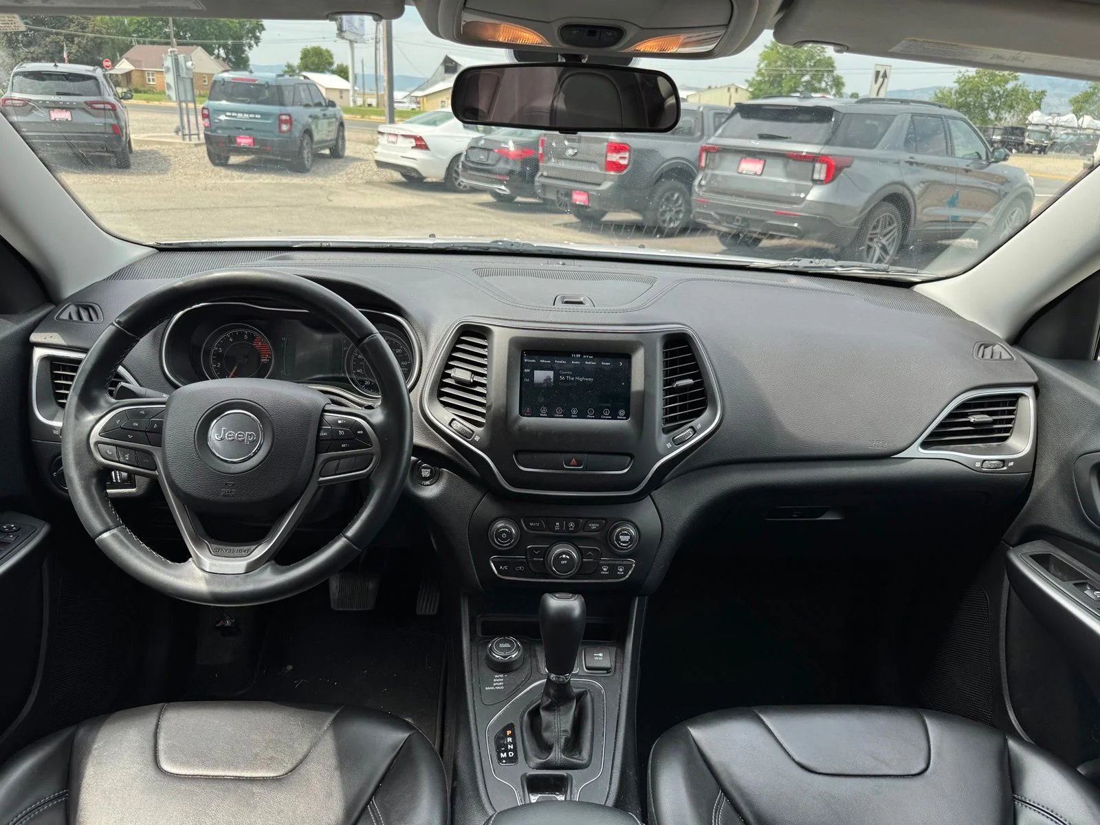 Used 2019 White Jeep Latitude Plus image 15