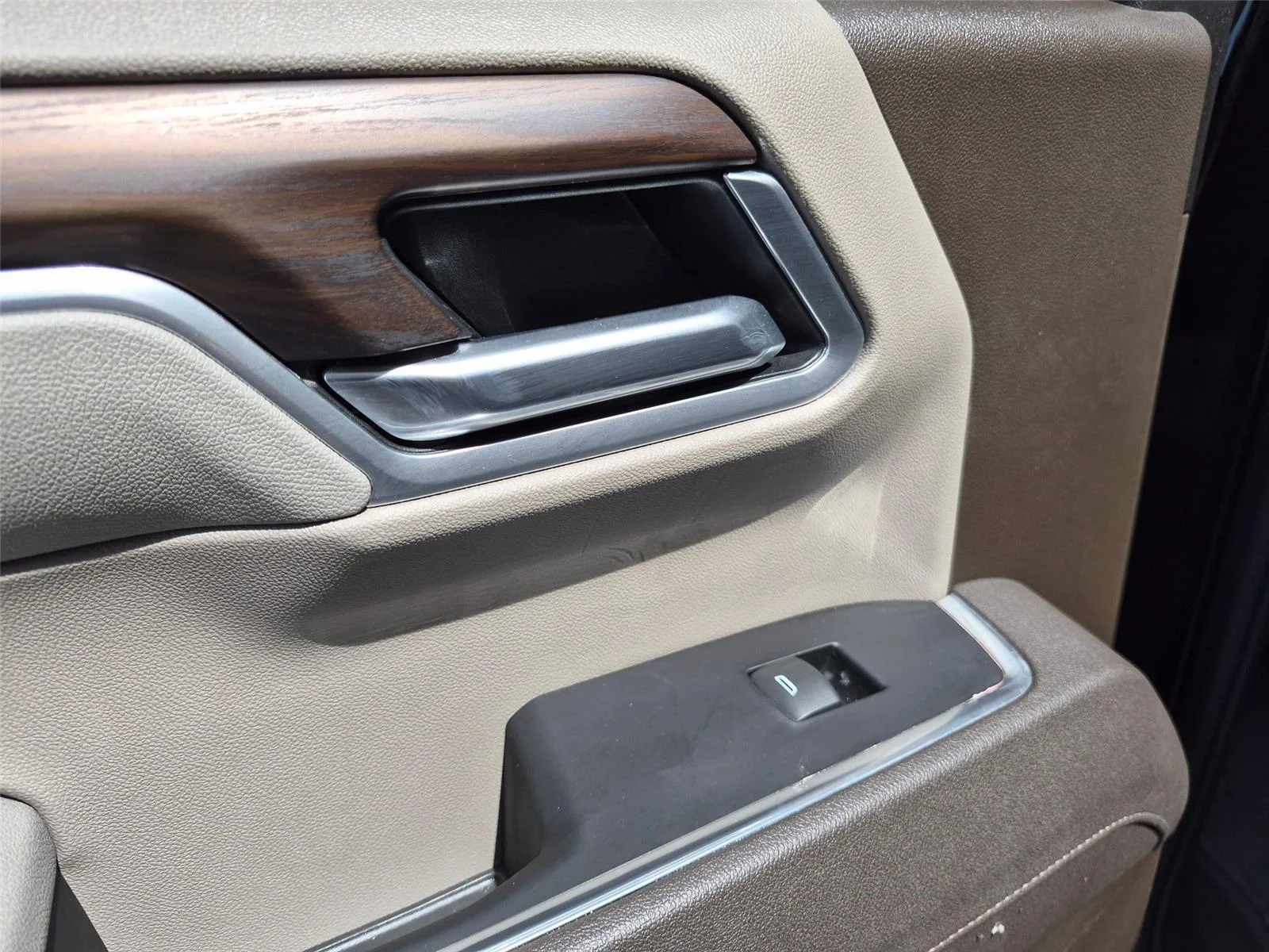 Used 2025 Onyx Black GMC SLT image 25