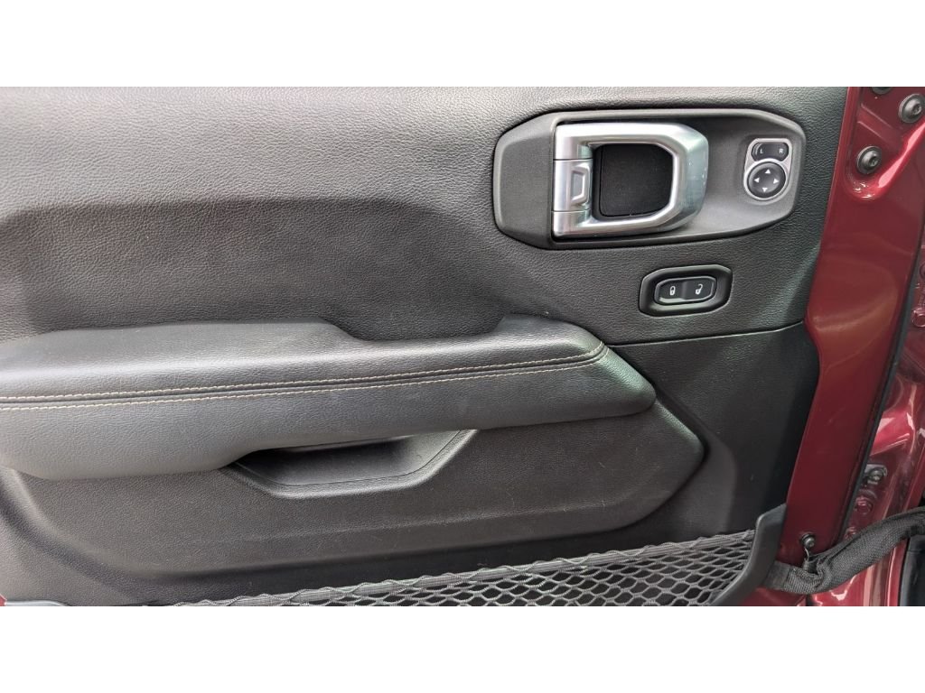 Used 2021 Snazzberry Pearlcoat Jeep Overland image 12