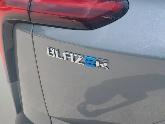 New 2025 Sterling Gray Metallic Chevrolet LT image 9