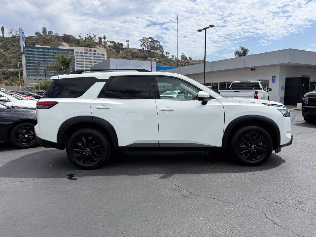 Used 2025 White Nissan SV image 5