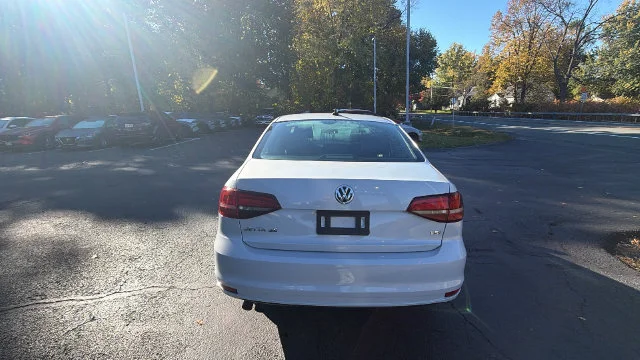 Used 2017  Volkswagen 1.4T SE image 6