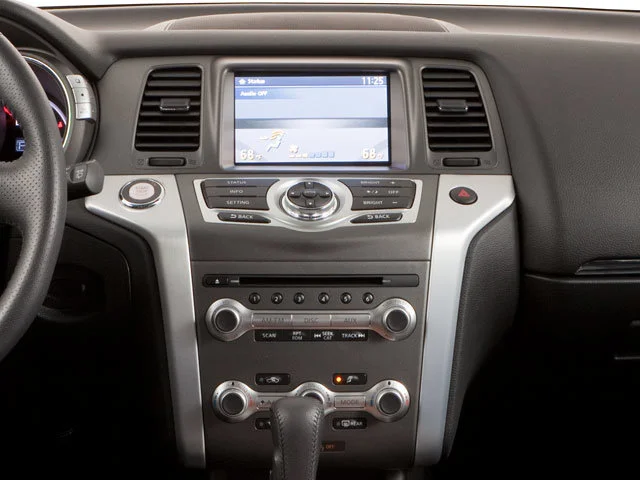 Used 2013 Super Black Clearcoat Nissan LE image 13