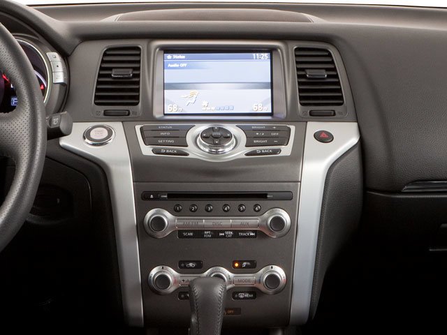 Used 2013 Super Black Clearcoat Nissan LE image 13