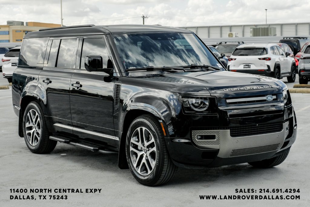 Used 2025 Black Land Rover X-Dynamic SE image 6