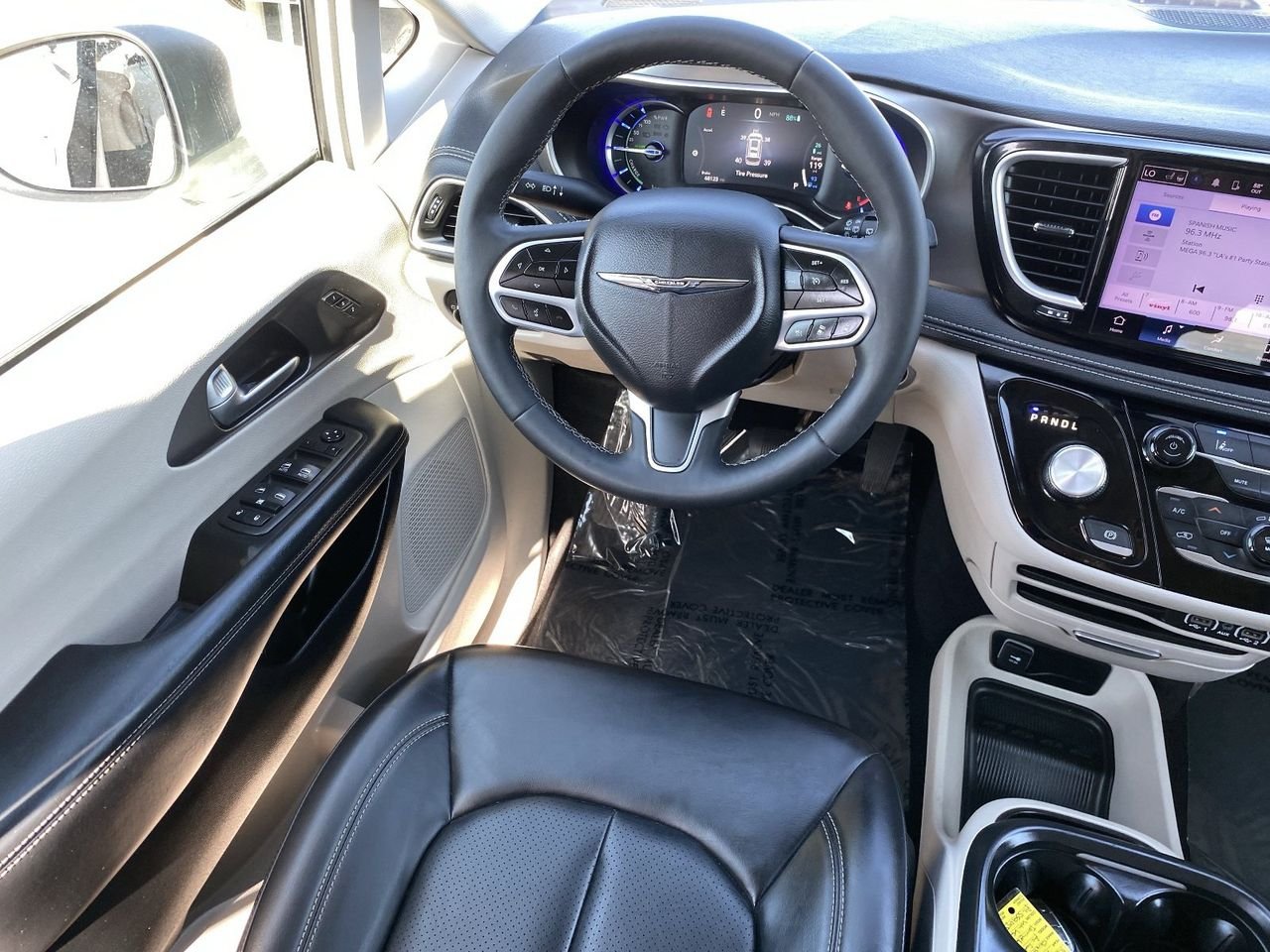 Used 2023 Bright White Chrysler Touring L image 16