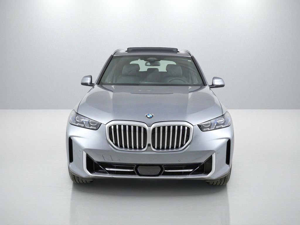 Used 2026 Skyscraper Grey Metallic BMW xDrive40i image 3
