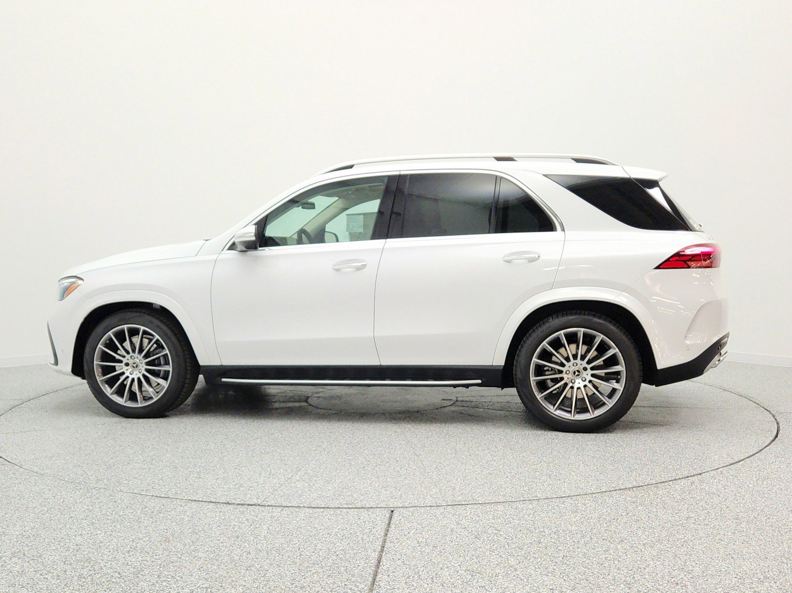 New 2026 MANUFAKTUR Moonlight White Metallic Mercedes-Benz GLE 450 4MATIC® SUV image 37