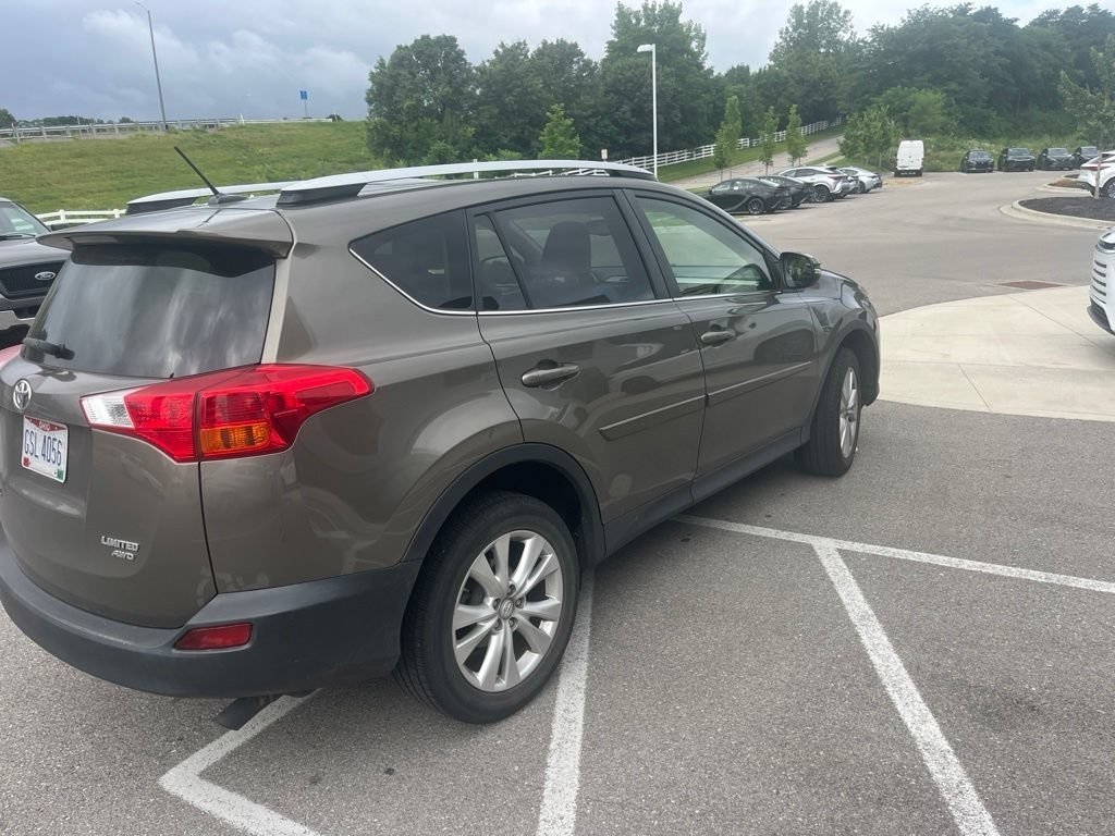 Used 2015 Pyrite Mica Toyota Limited image 3