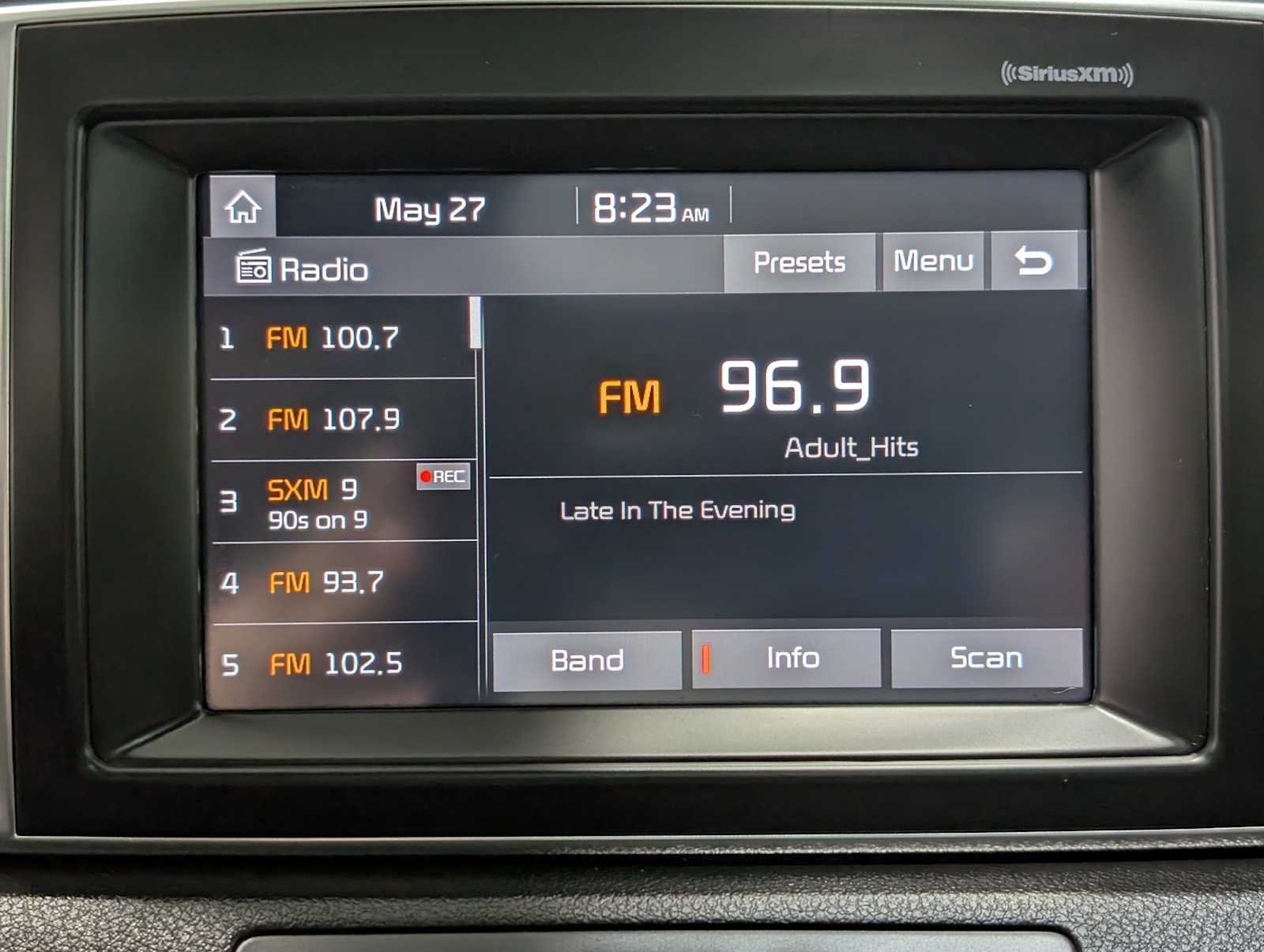 Used 2018 Snow White Pearl Kia EX image 25