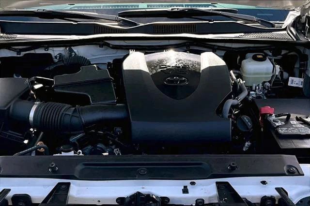 Certified Used 2020 ICE CAP Toyota  image 32
