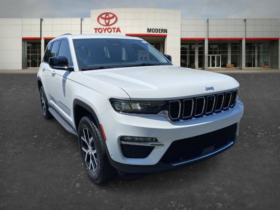 Used 2023 Bright White Clearcoat Jeep Limited image 3