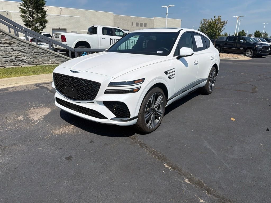 Used 2025 White Genesis 3.5T e-SC image 3