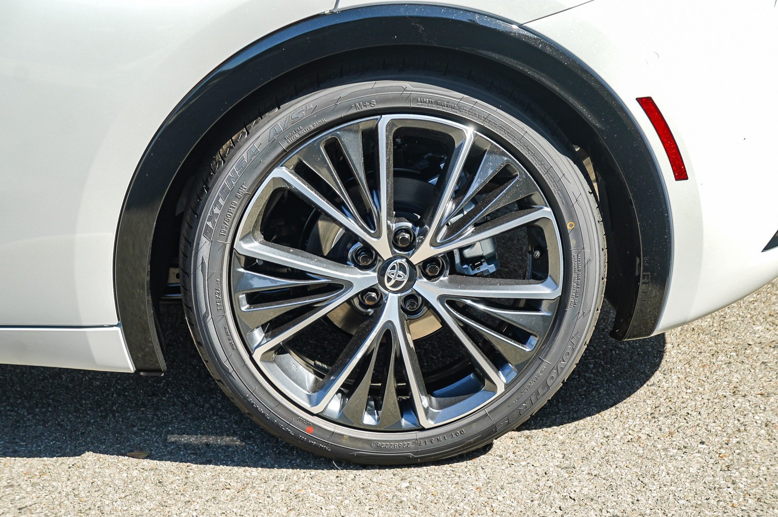 New 2027 Wind Chill Pearl <sup>1</sup> Toyota  Limited image 11