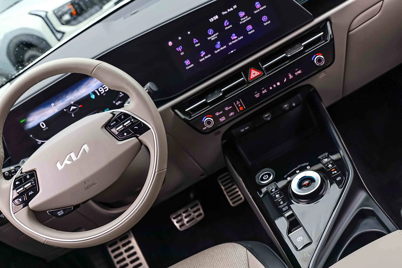 Certified Used 2025 Snow White Pearl Kia Wave image 19