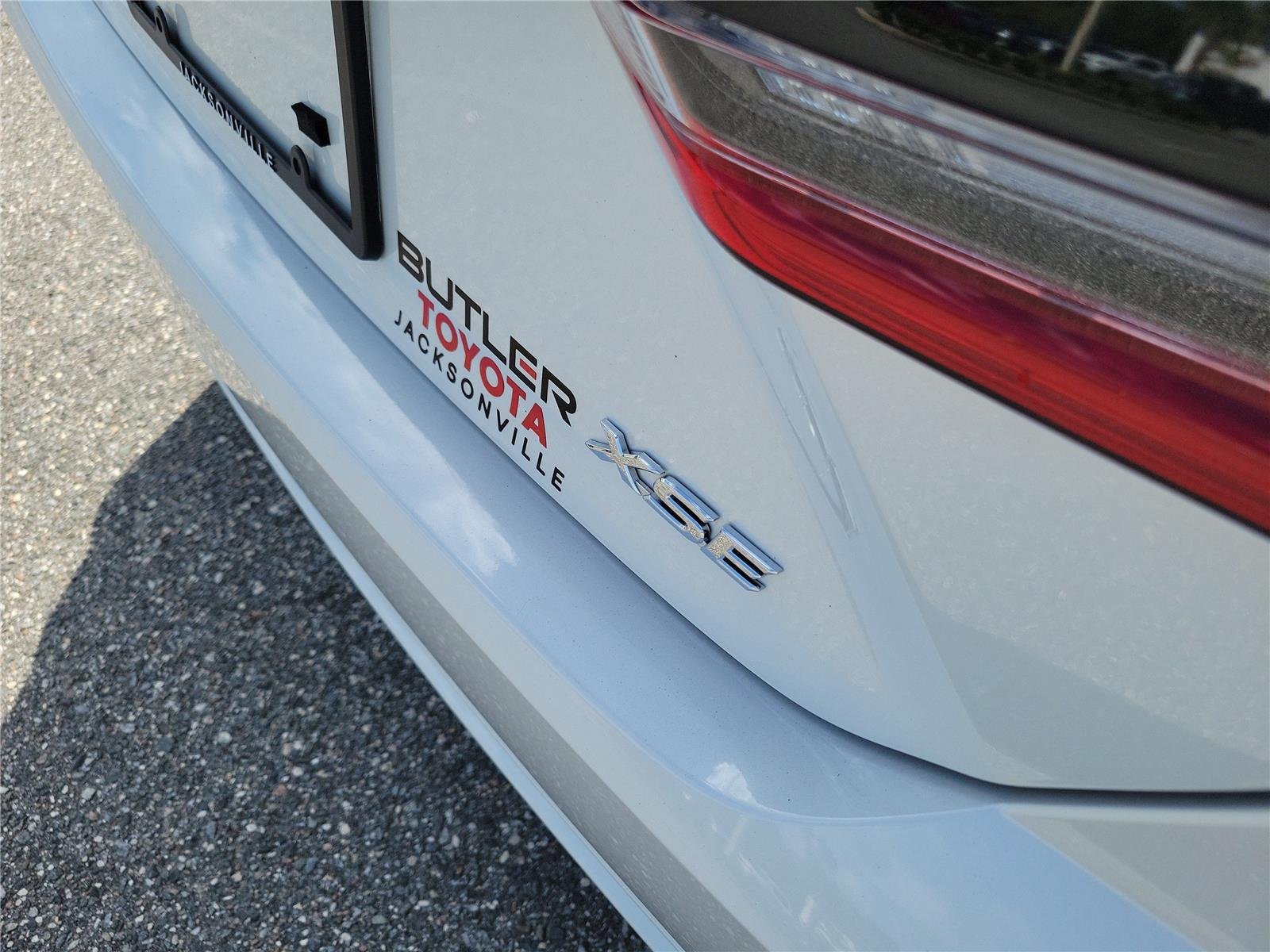 Used 2026 Wind Chill Pearl Toyota XSE image 8
