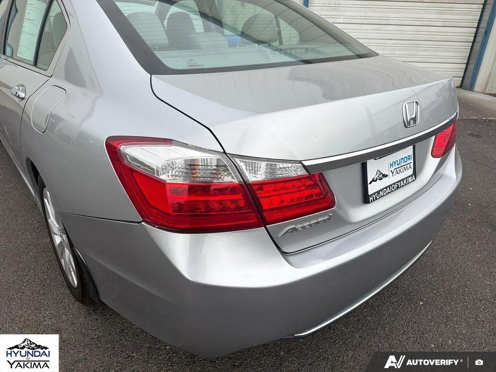 Used 2014 Alabaster Silver Metallic Honda EX-L image 11
