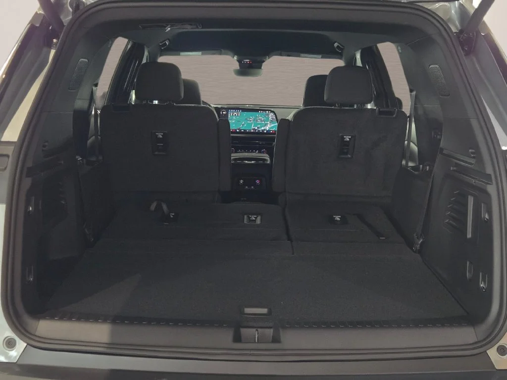 2027 Chevrolet Traverse LT - Photo 11