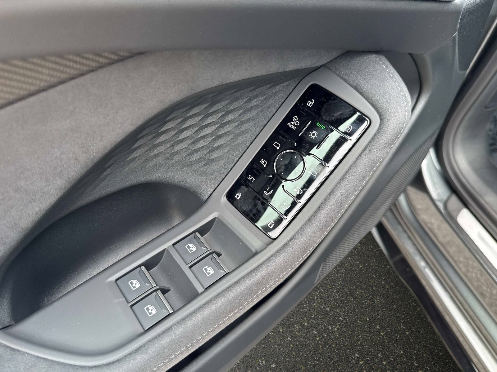 New 2026 Daytona Gray Pearl Effect Audi Prestige image 17