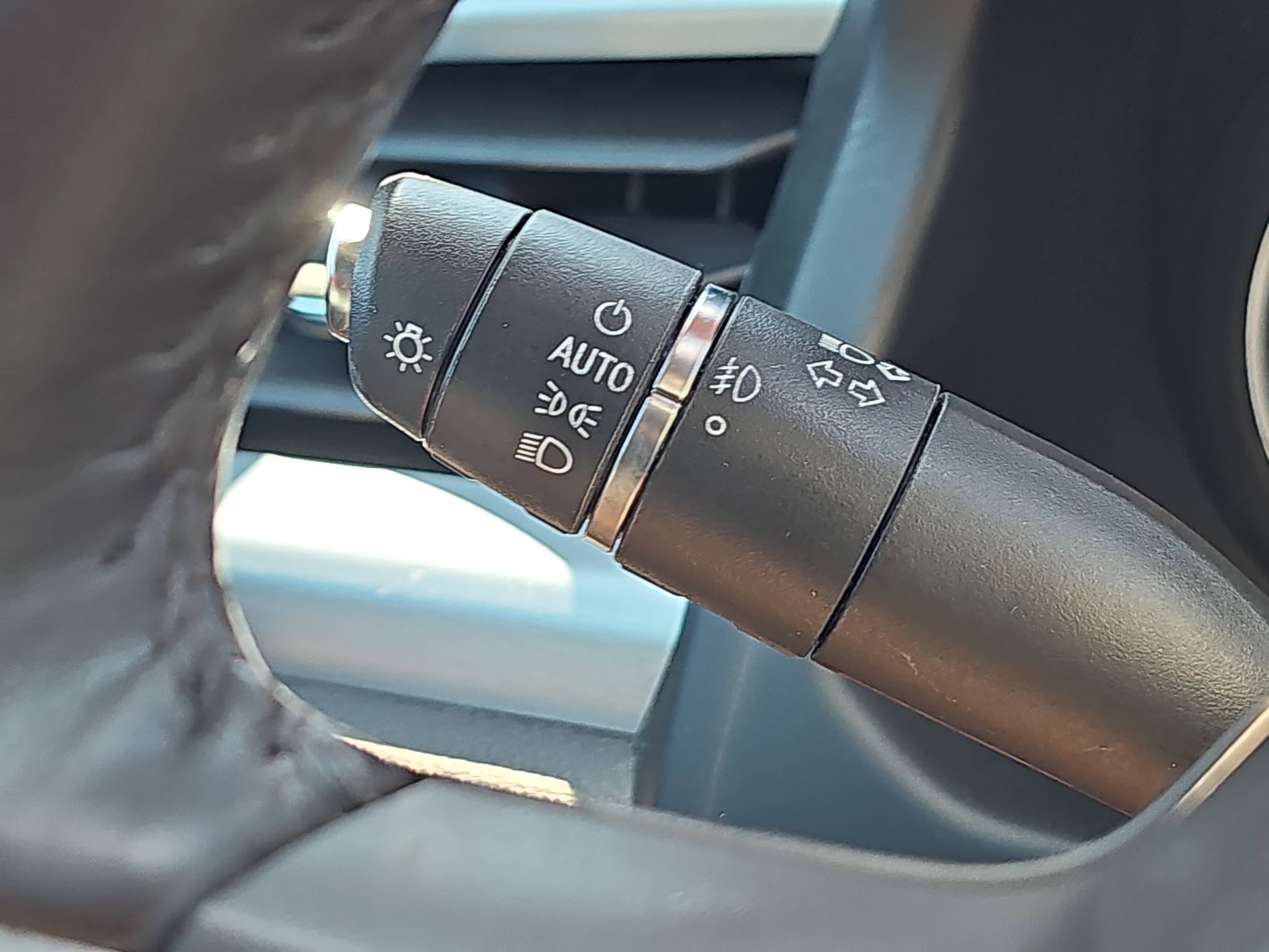Used 2020 Dark Sky Metallic GMC SLT image 31