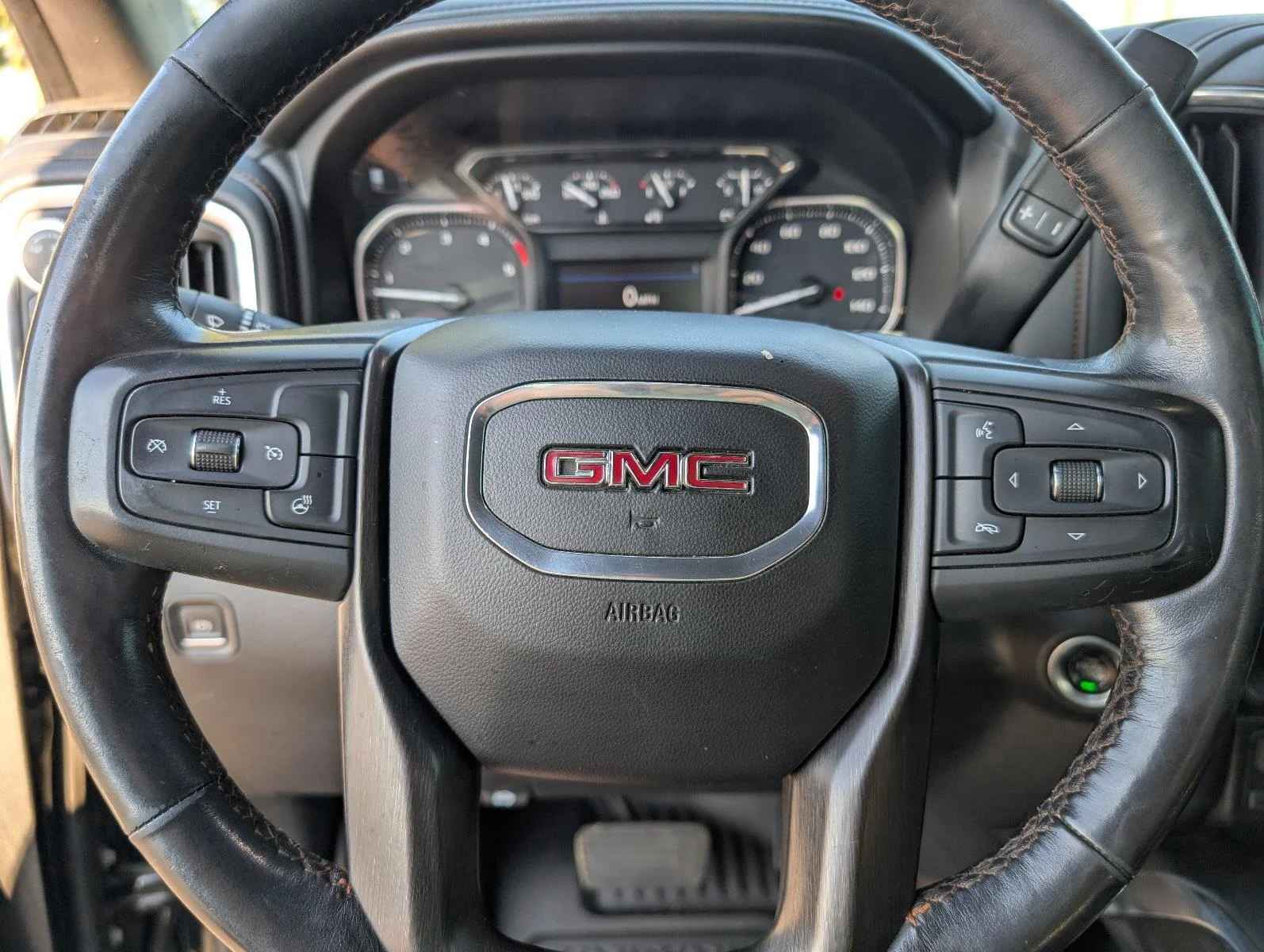 Used 2022 ONYX BLACK GMC AT4 image 27