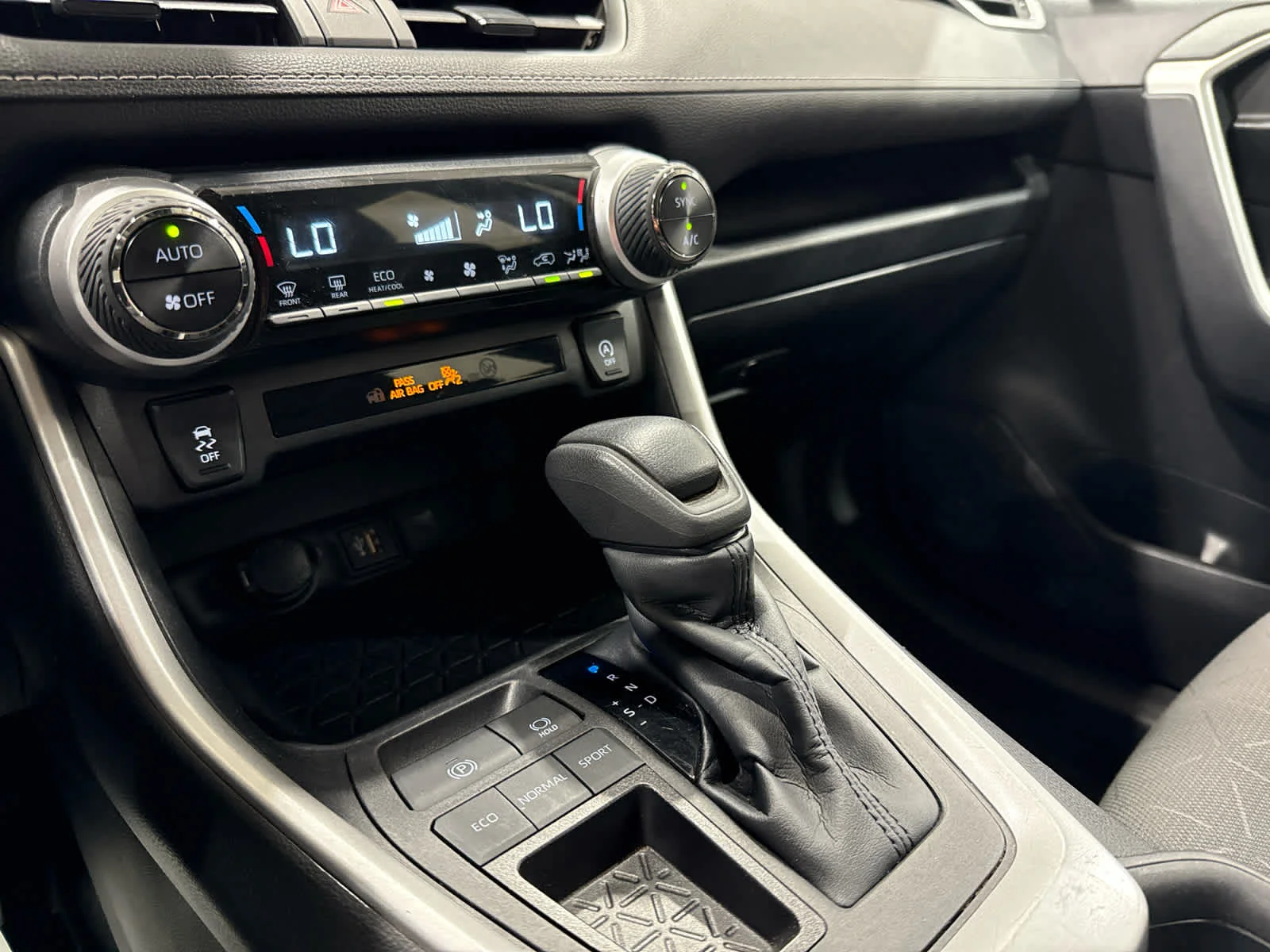 Used 2023 Grn/green Toyota XLE image 26
