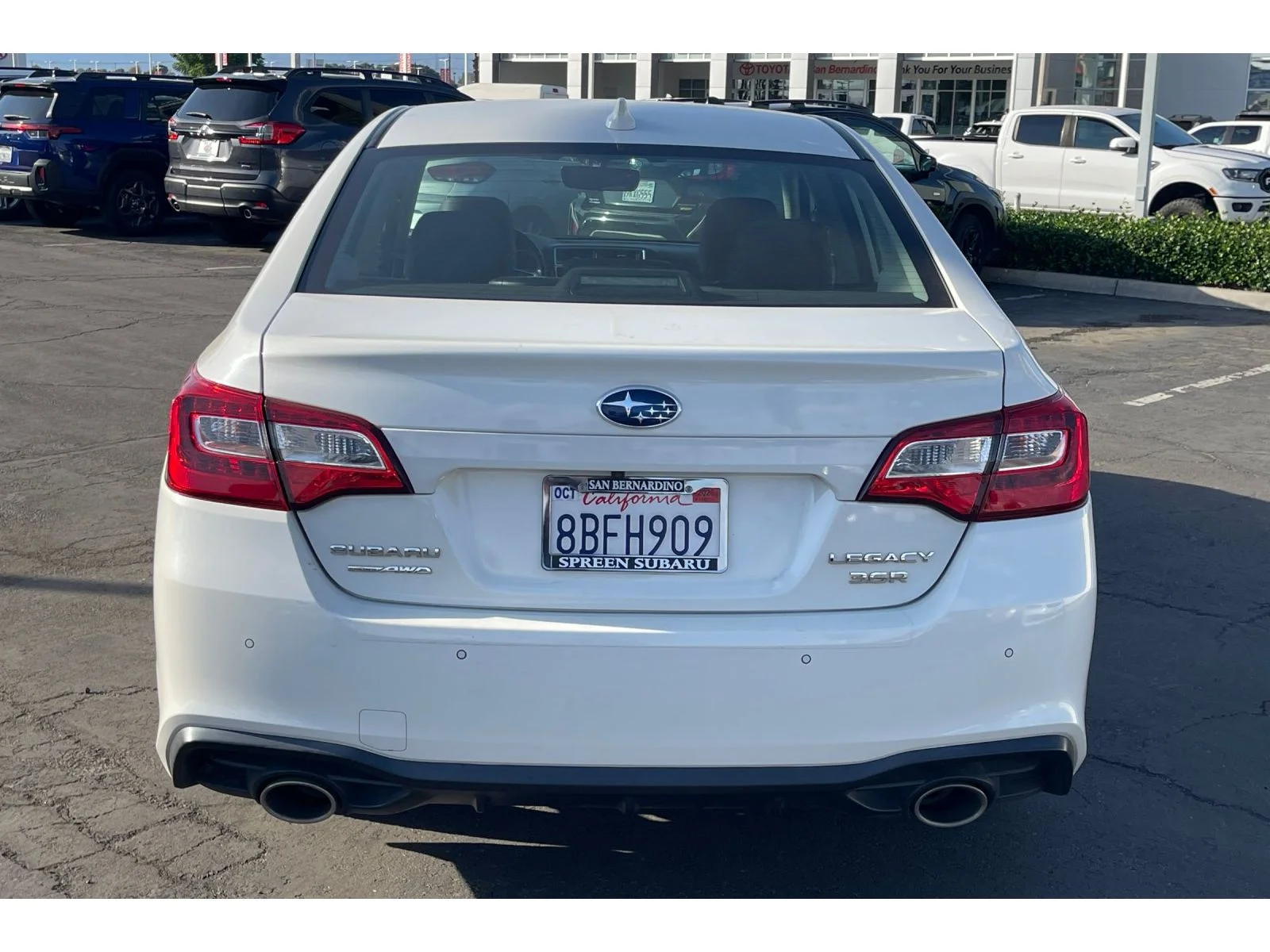 Used 2018 CRYSTAL WHITE PEA Subaru Limited image 4