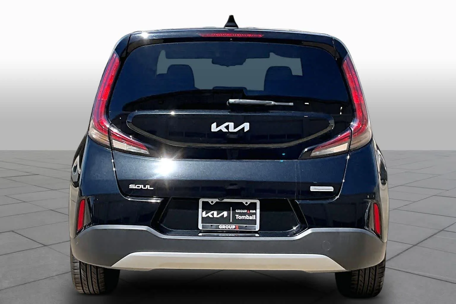 Used 2023 Fusion Black Kia EX image 5