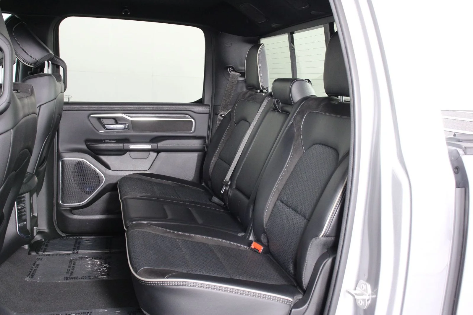 Used 2023 Billet Silver Metallic Clearcoat Ram Laramie image 30