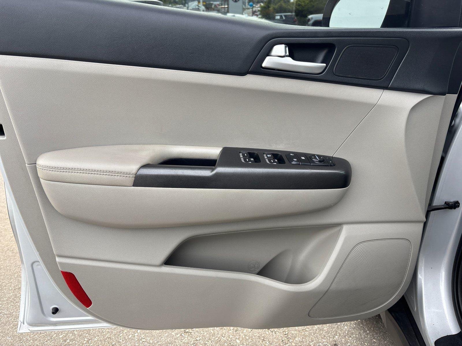Used 2021 Sparkling Silver Kia LX image 13