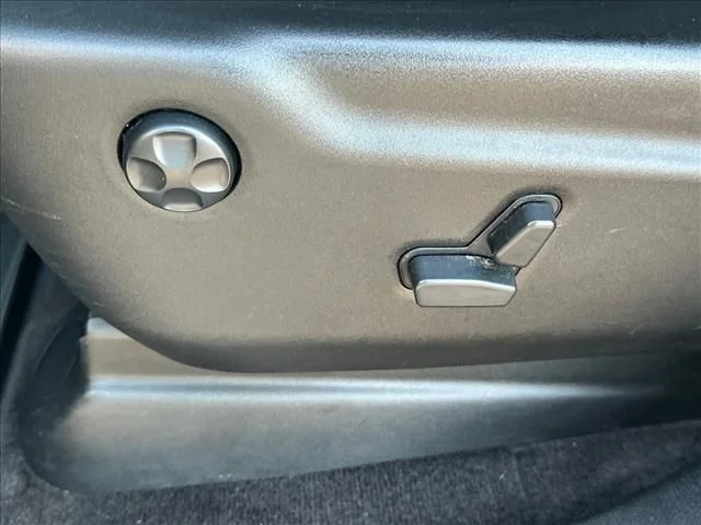 Used 2017 Blue Jeep Limited image 23