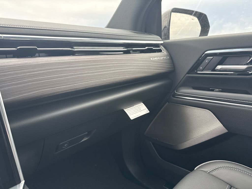 2025 GMC Sierra EV Denali - Photo 28