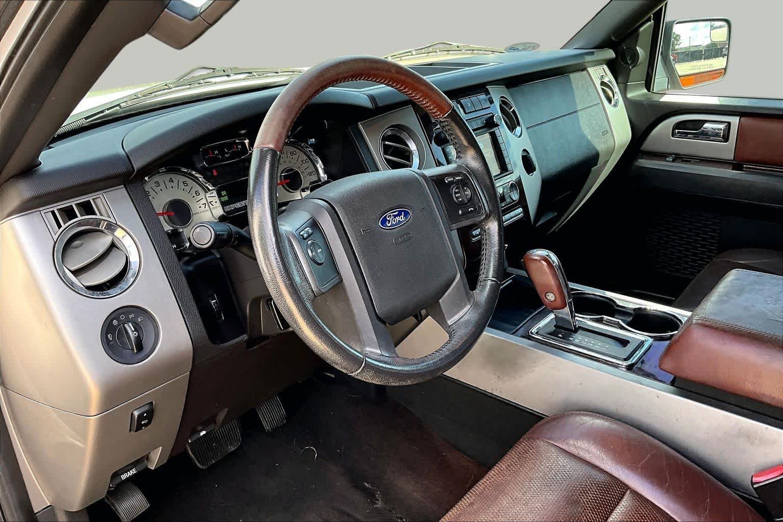Used 2013 White Platinum Metallic Tri-Coat Ford King Ranch image 18