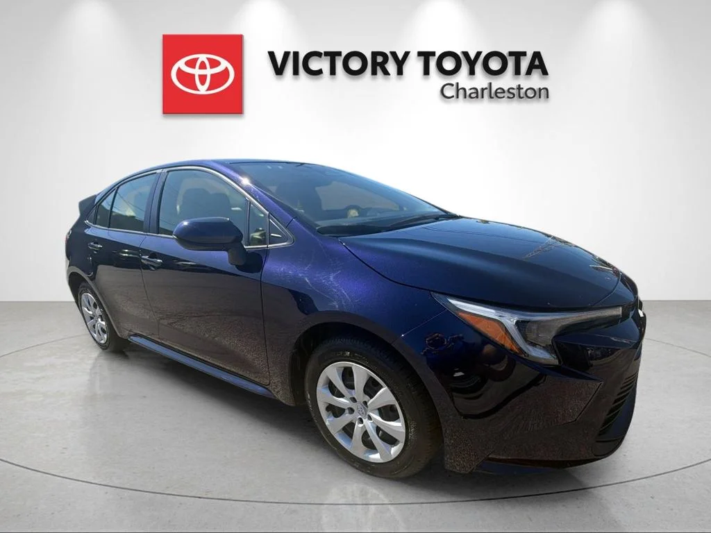 Used 2024  Toyota LE image 5