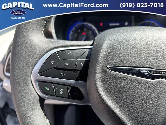 Used 2024 White Chrysler Limited image 22