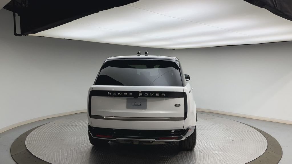 Certified Used 2023 Fuji White Land Rover SE image 3