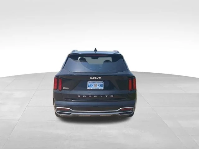 Used 2022 Black Kia SX image 4