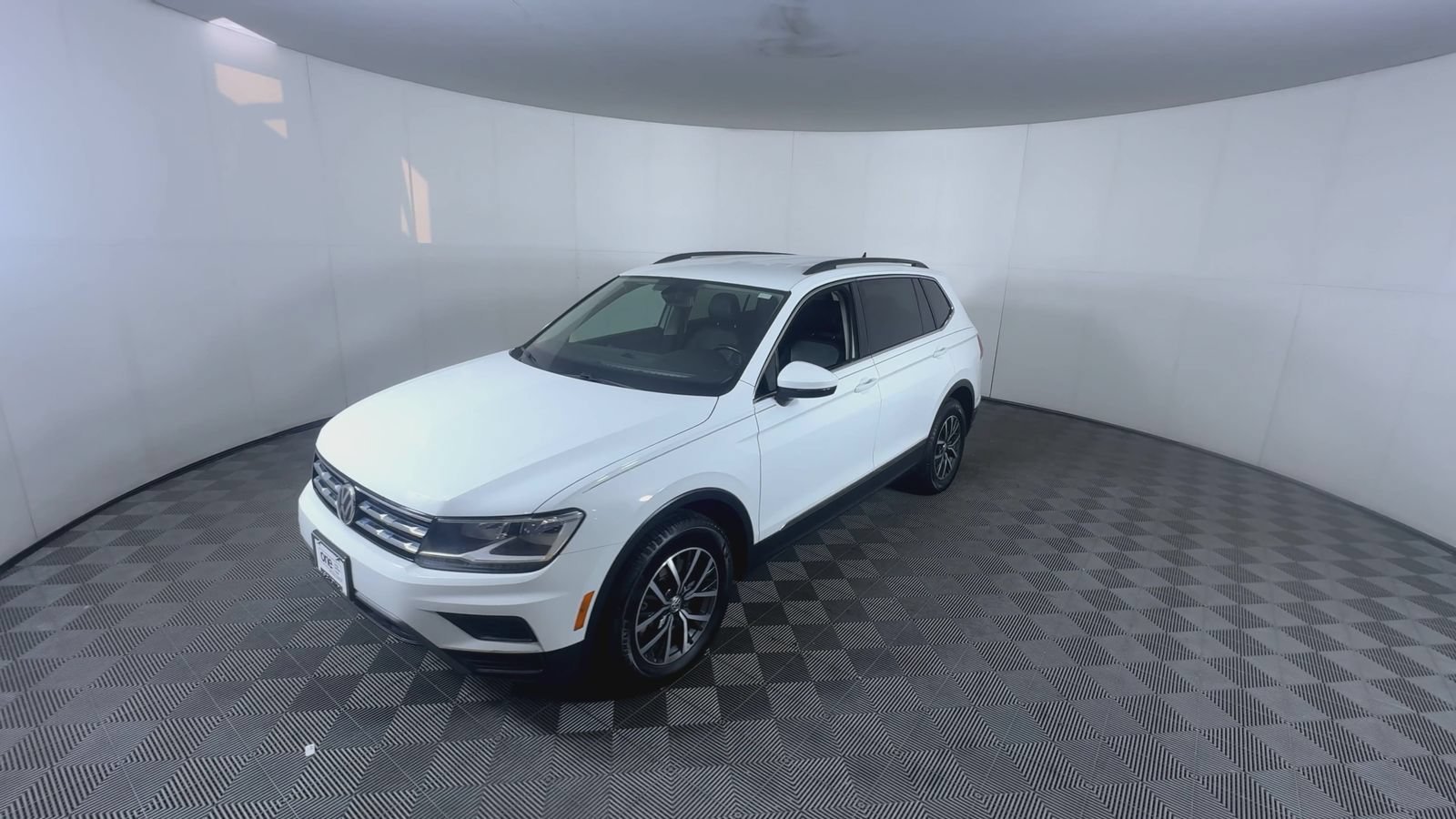 Used 2018 Pure White Volkswagen SEL image 3