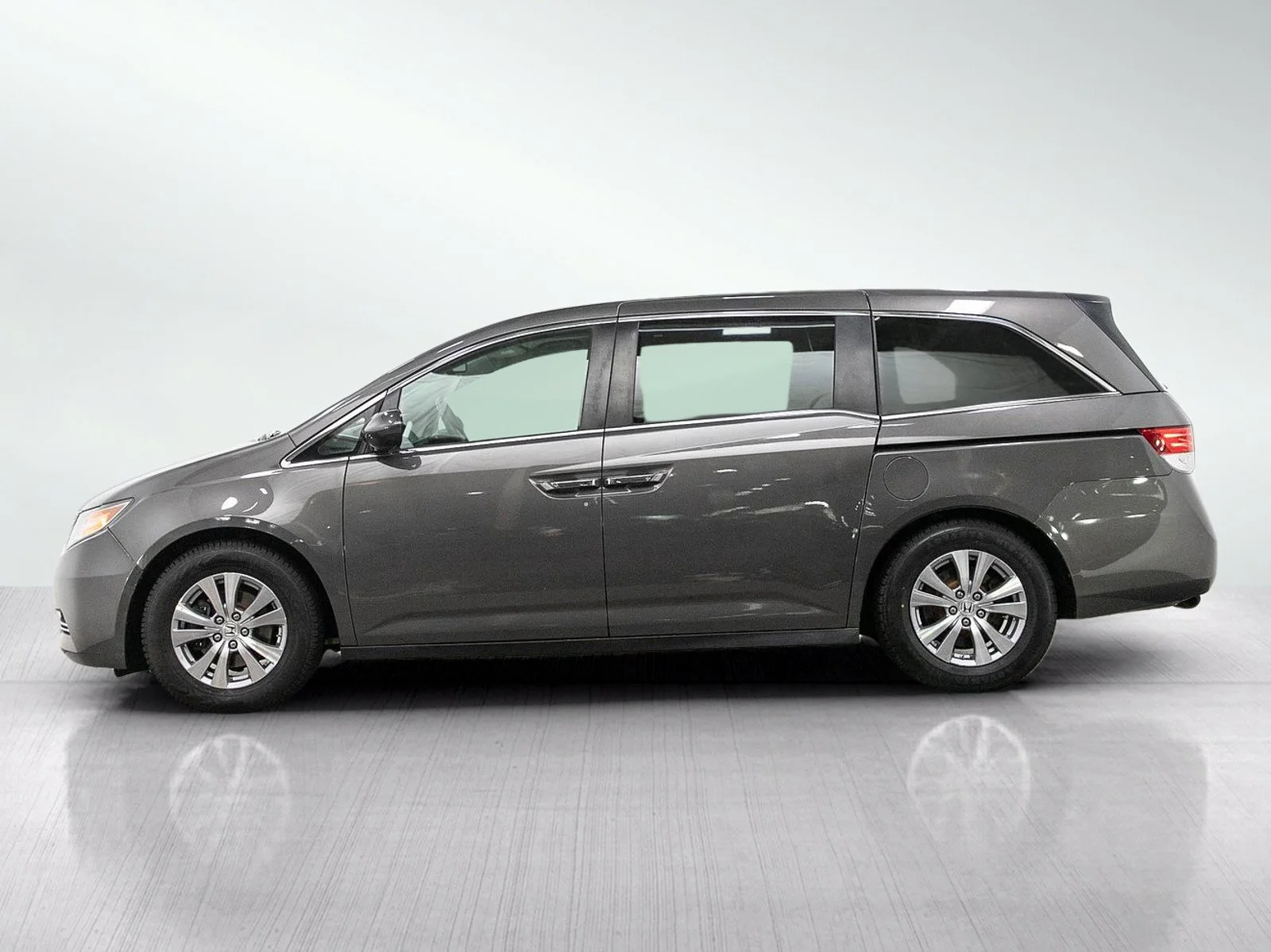 Used 2014 Honda Odyssey EX-L with VIN 5FNRL5H66EB082667 for sale in Burnsville, Minnesota