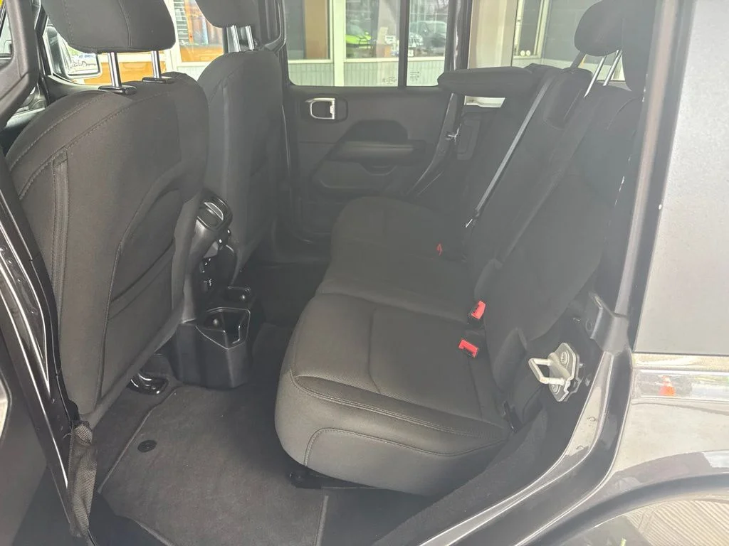 Used 2020 Gray Jeep Unlimited Sahara image 17