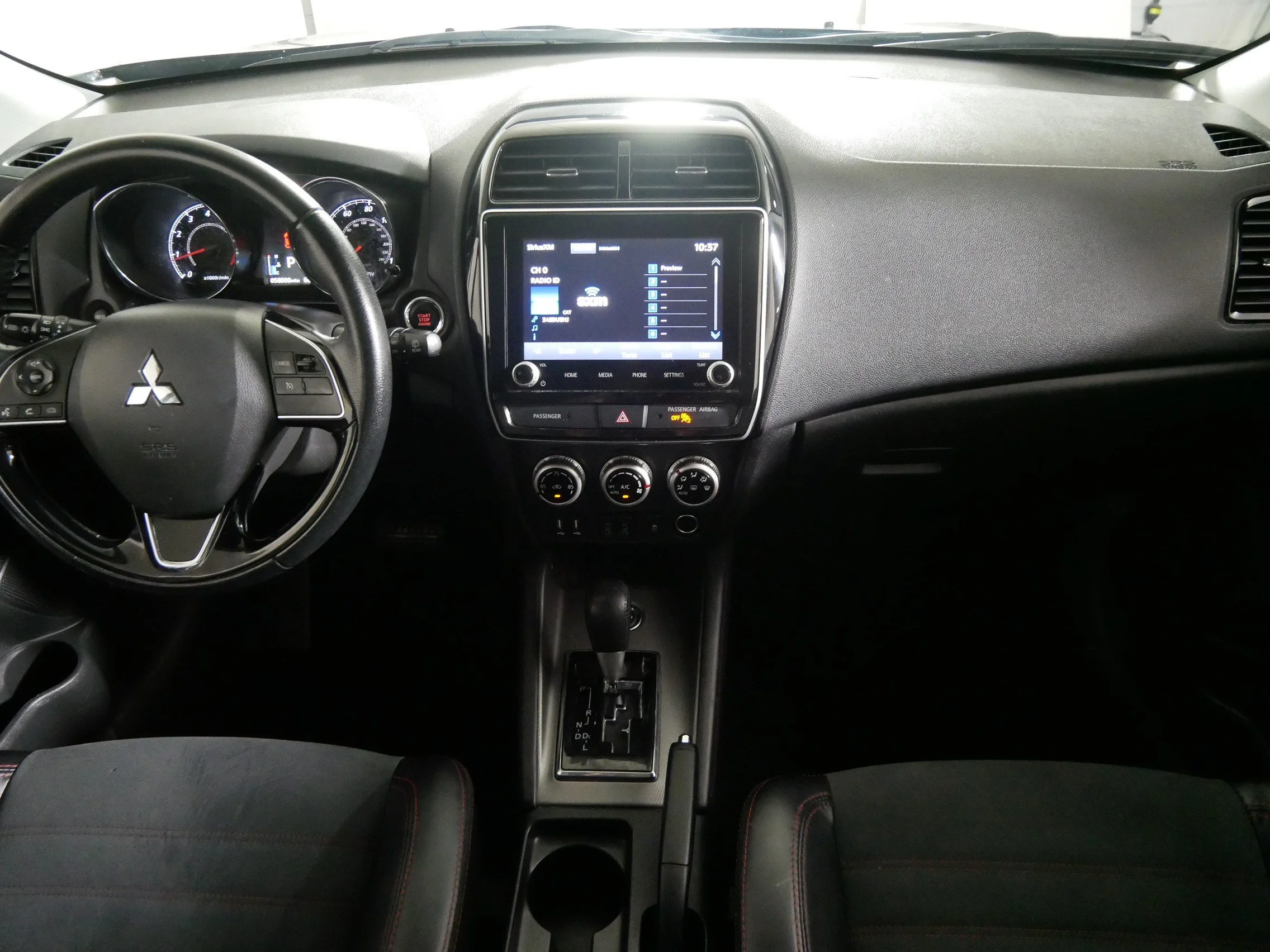 Used 2024 Labrador Black Pearl Mitsubishi SE image 10