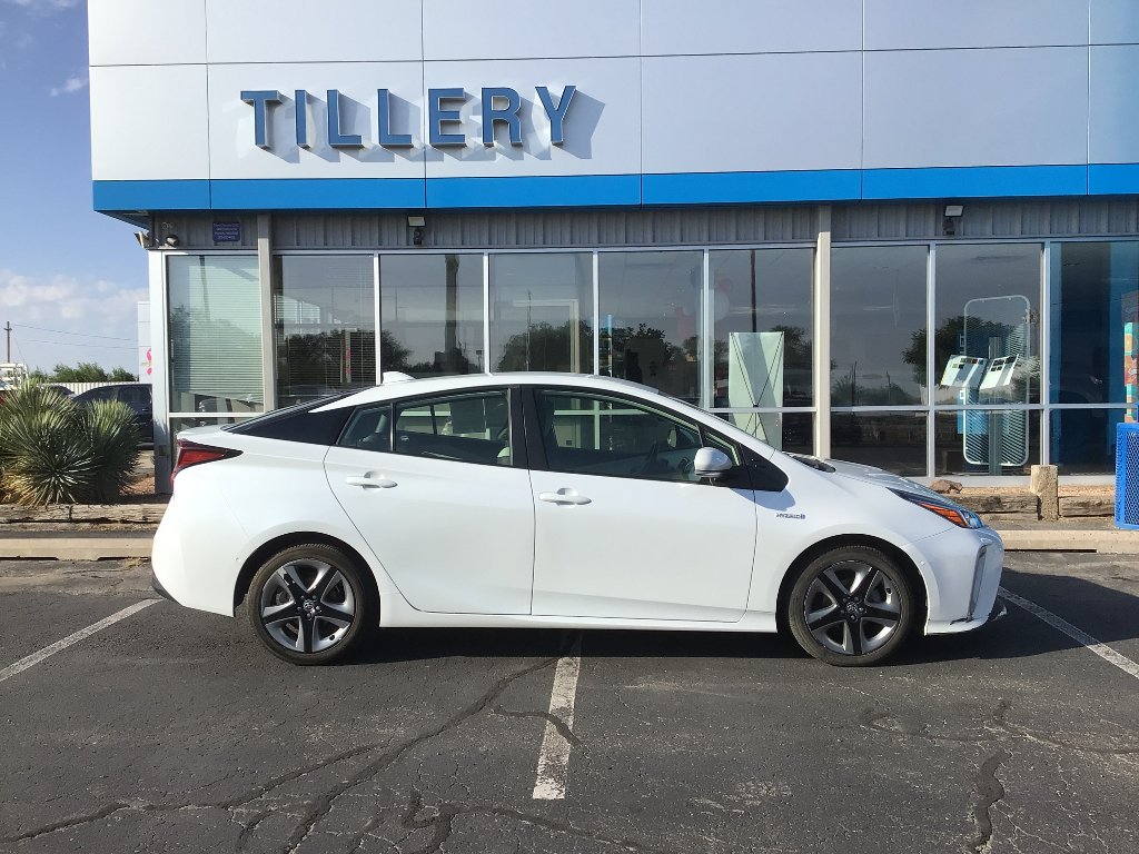 Used 2022 White Toyota L Eco image 1
