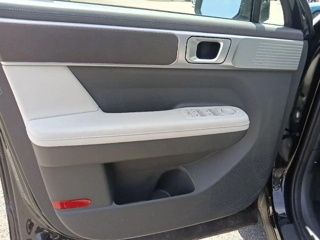 Used 2026 Black Hyundai SEL image 11