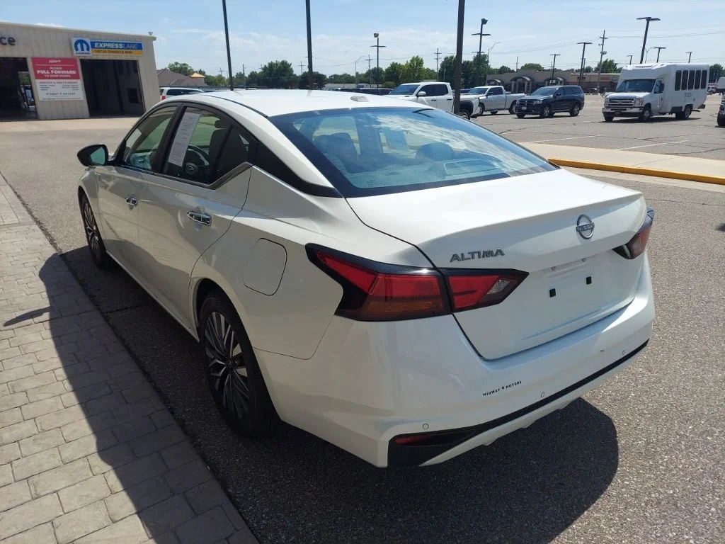 Certified Used 2025 White Nissan 2.5 SV image 5