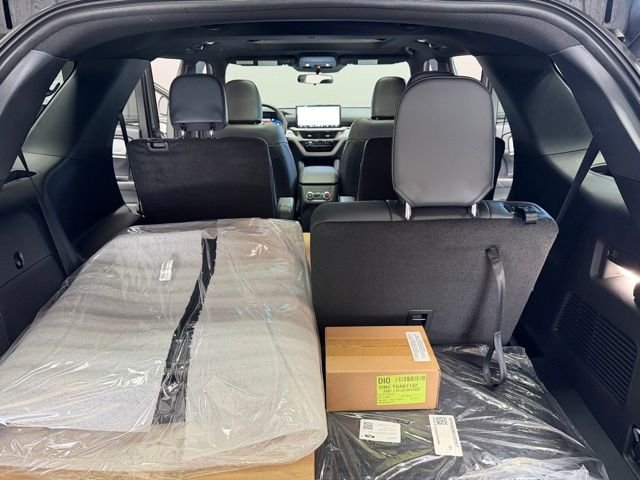New 2026 Carbonized Gray Metallic Ford ST-Line image 31